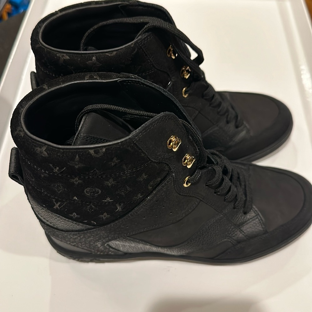 Black Luis Vuitton platform snickers. Size 37. Leather and suede.